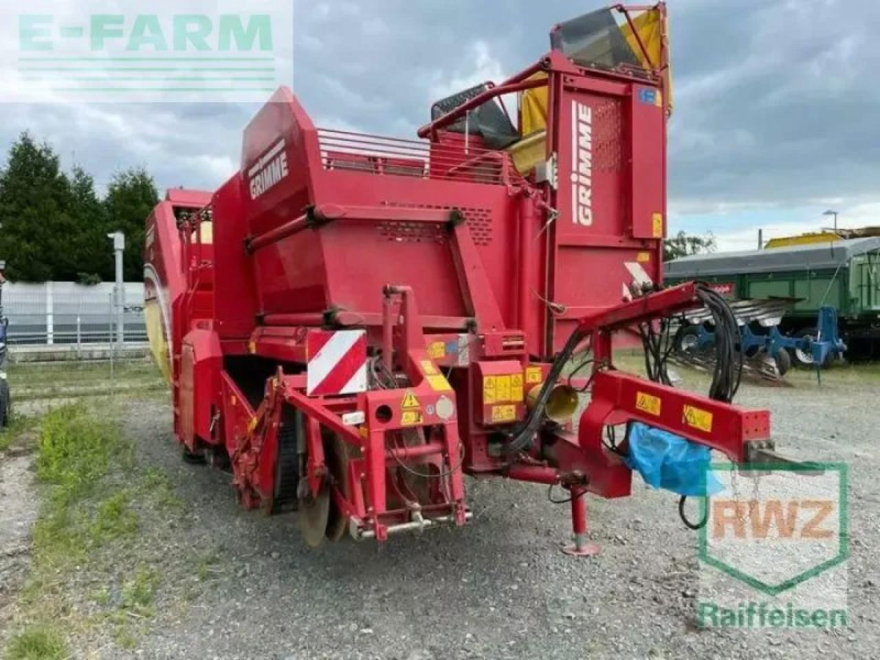 Grimme potato harvester - Burgonyakombájn: 2 kép. Grimme potato harvester - Burgonyakombájn: 2 kép.