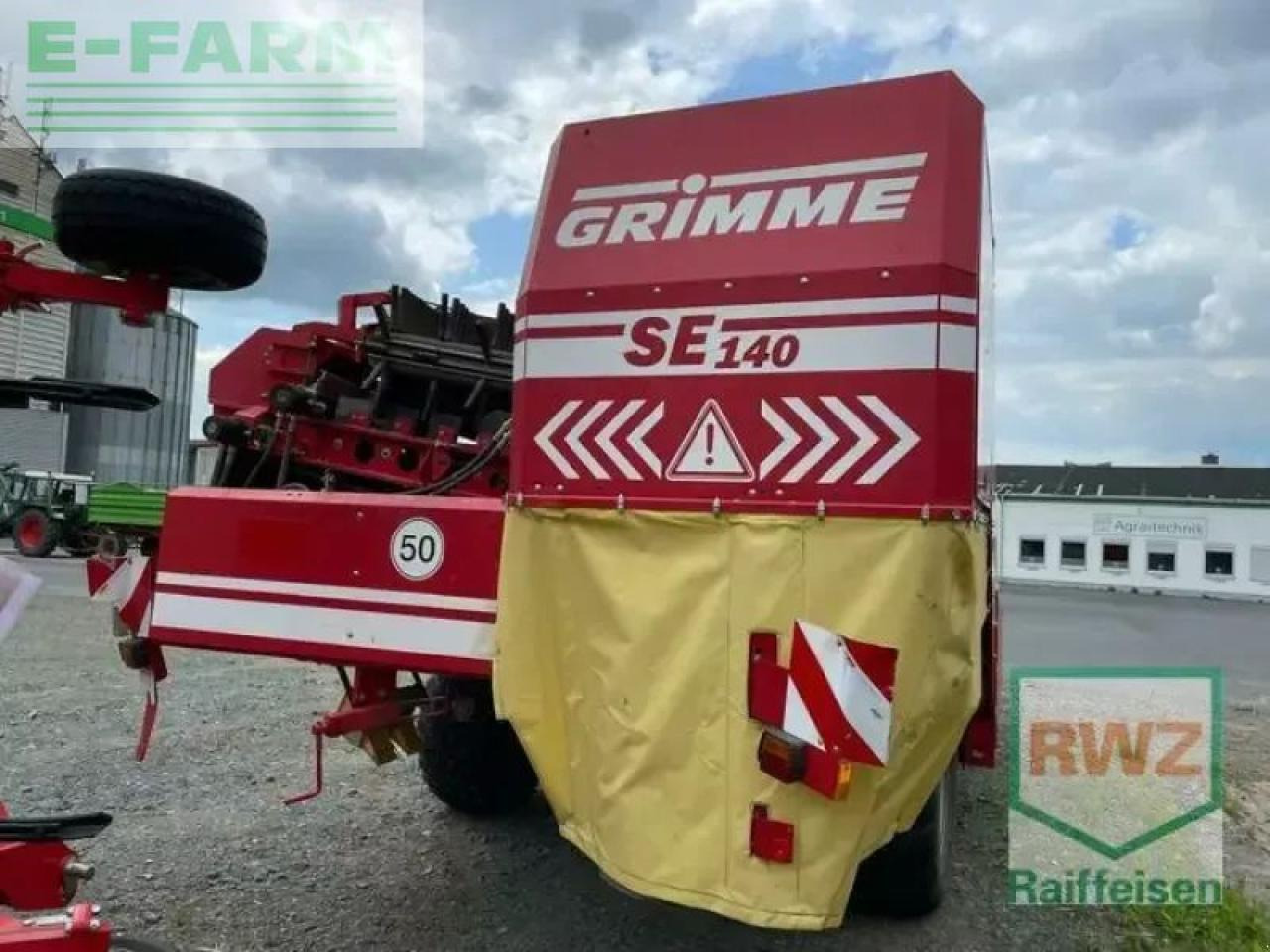 Grimme potato harvester - Burgonyakombájn: 3 kép. Grimme potato harvester - Burgonyakombájn: 3 kép.