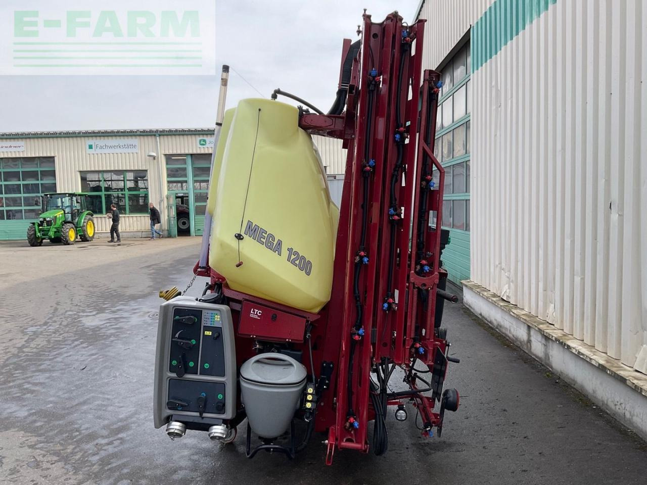 Hardi MEGA 1200 - Vontatott permetezők: 2 kép. Hardi MEGA 1200 - Vontatott permetezők: 2 kép.