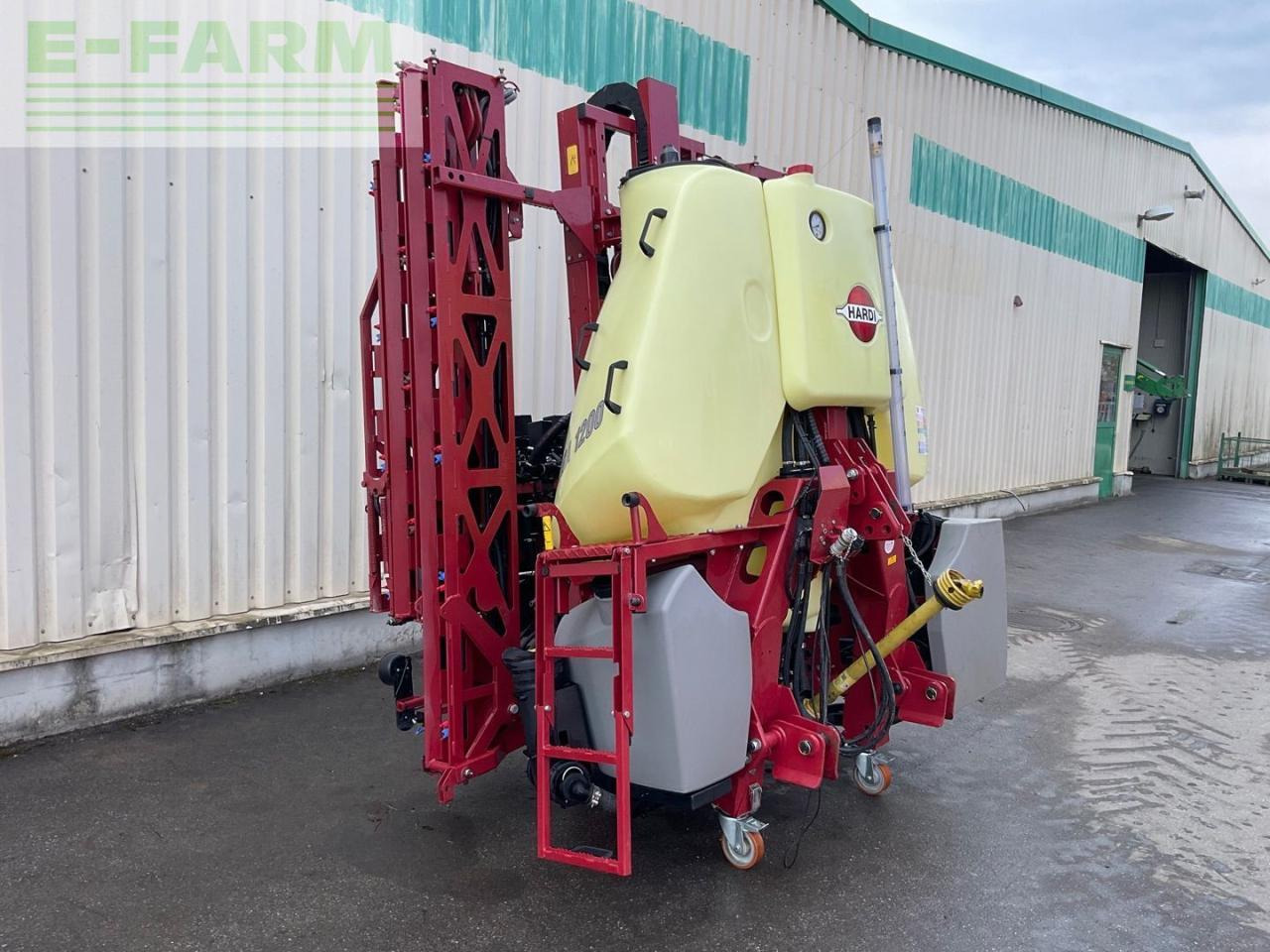 Hardi MEGA 1200 - Vontatott permetezők: 4 kép. Hardi MEGA 1200 - Vontatott permetezők: 4 kép.