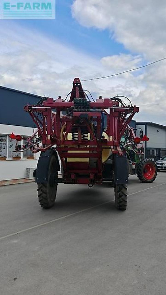 Hardi commander - Vontatott permetezők: 3 kép. Hardi commander - Vontatott permetezők: 3 kép.