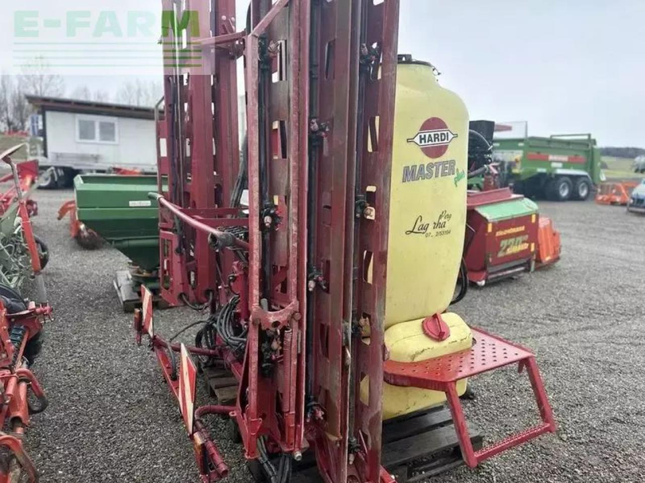 Hardi master plus 1000 l feldspritze - Vontatott permetezők: 3 kép. Hardi master plus 1000 l feldspritze - Vontatott permetezők: 3 kép.