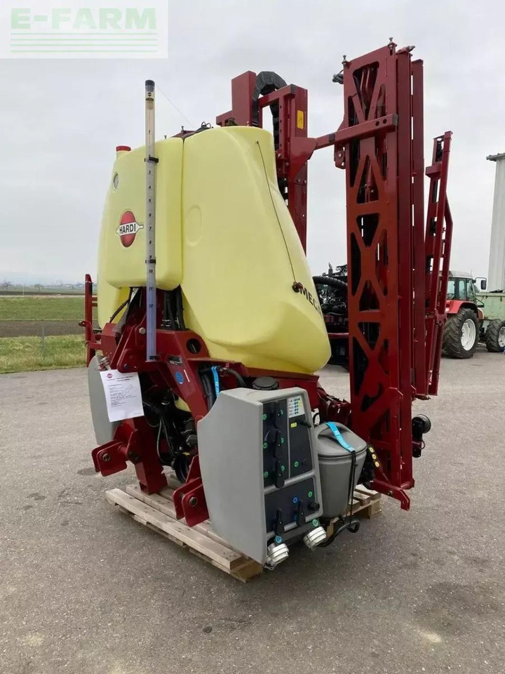Hardi mega 1200 - Vontatott permetezők: 4 kép. Hardi mega 1200 - Vontatott permetezők: 4 kép.