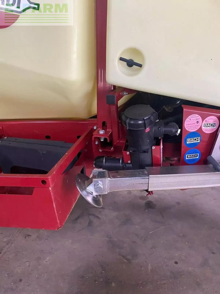 Hardi navigator 3000 - Vontatott permetezők: 5 kép. Hardi navigator 3000 - Vontatott permetezők: 5 kép.