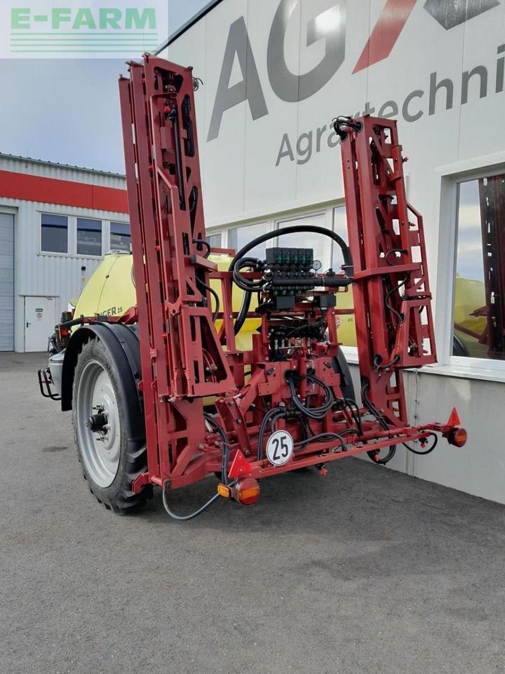 Hardi ranger 2500 - Vontatott permetezők: 4 kép. Hardi ranger 2500 - Vontatott permetezők: 4 kép.