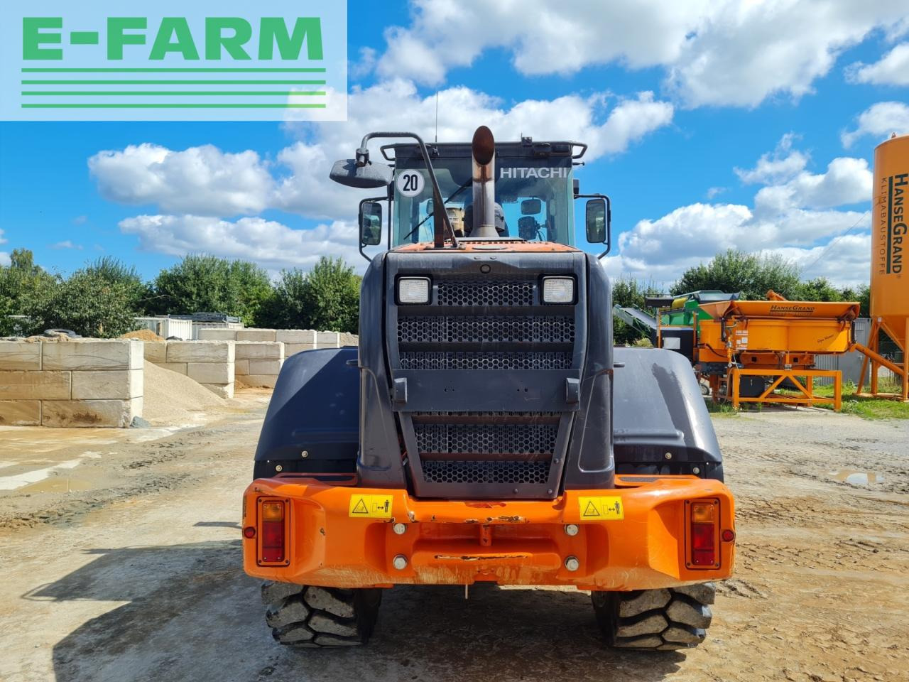 Hitachi ZW 150 TPD-5 - Gumikerekes homlokrakodó: 3 kép. Hitachi ZW 150 TPD-5 - Gumikerekes homlokrakodó: 3 kép.