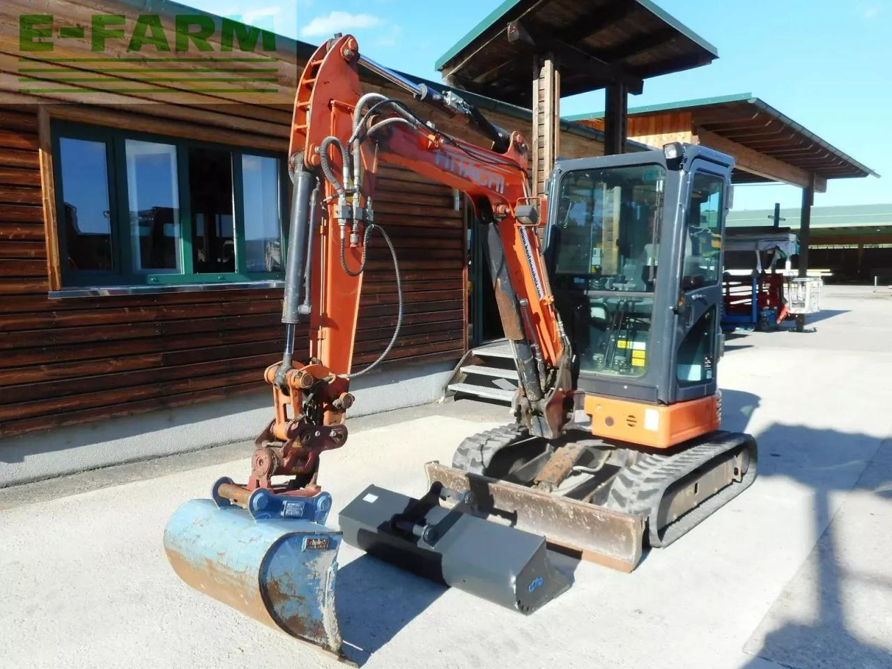 Hitachi zx26u-6 ( 2.740kg ) powertilt - Minikotró: 2 kép. Hitachi zx26u-6 ( 2.740kg ) powertilt - Minikotró: 2 kép.