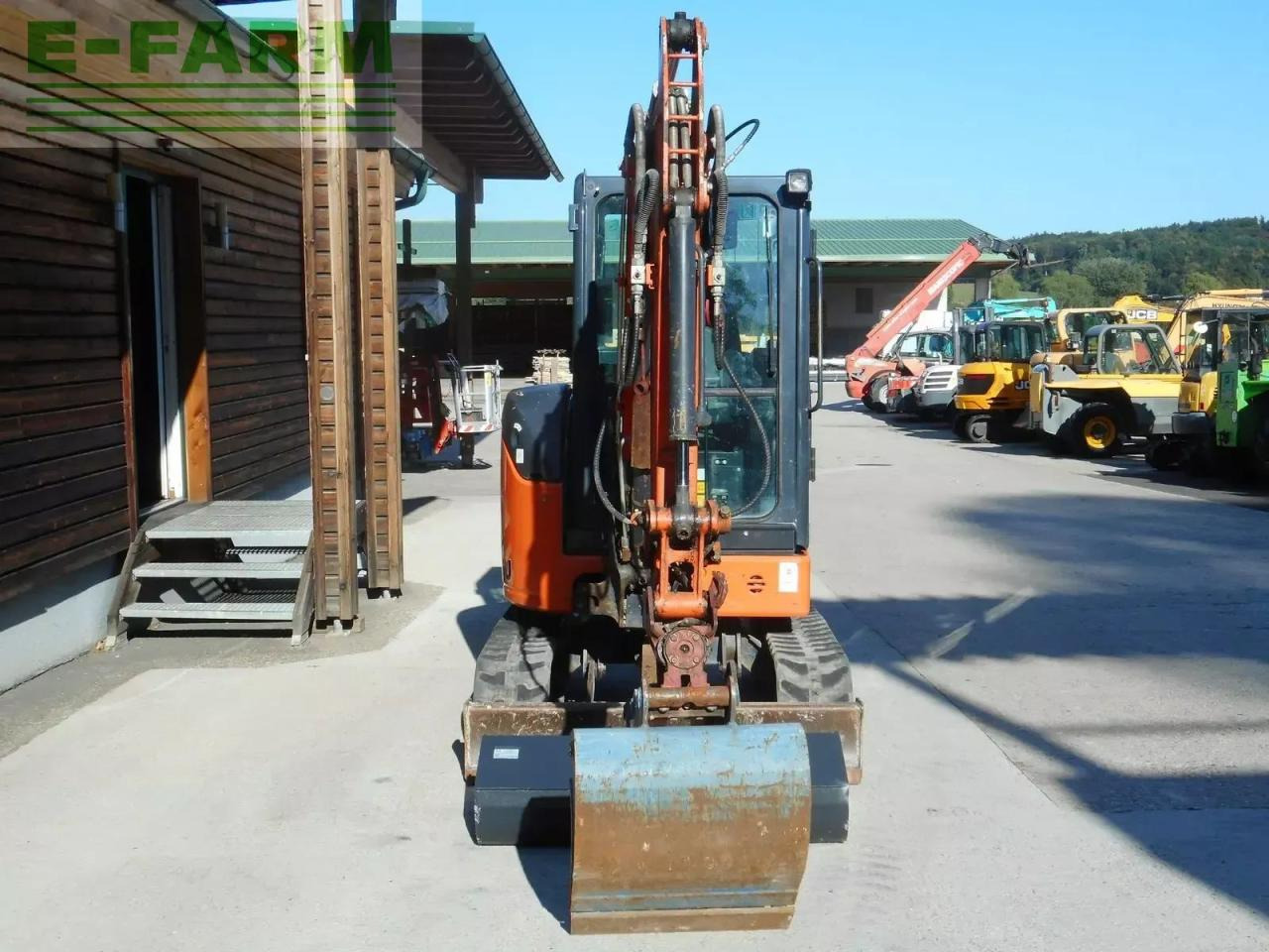 Hitachi zx26u-6 ( 2.740kg ) powertilt - Minikotró: 5 kép. Hitachi zx26u-6 ( 2.740kg ) powertilt - Minikotró: 5 kép.