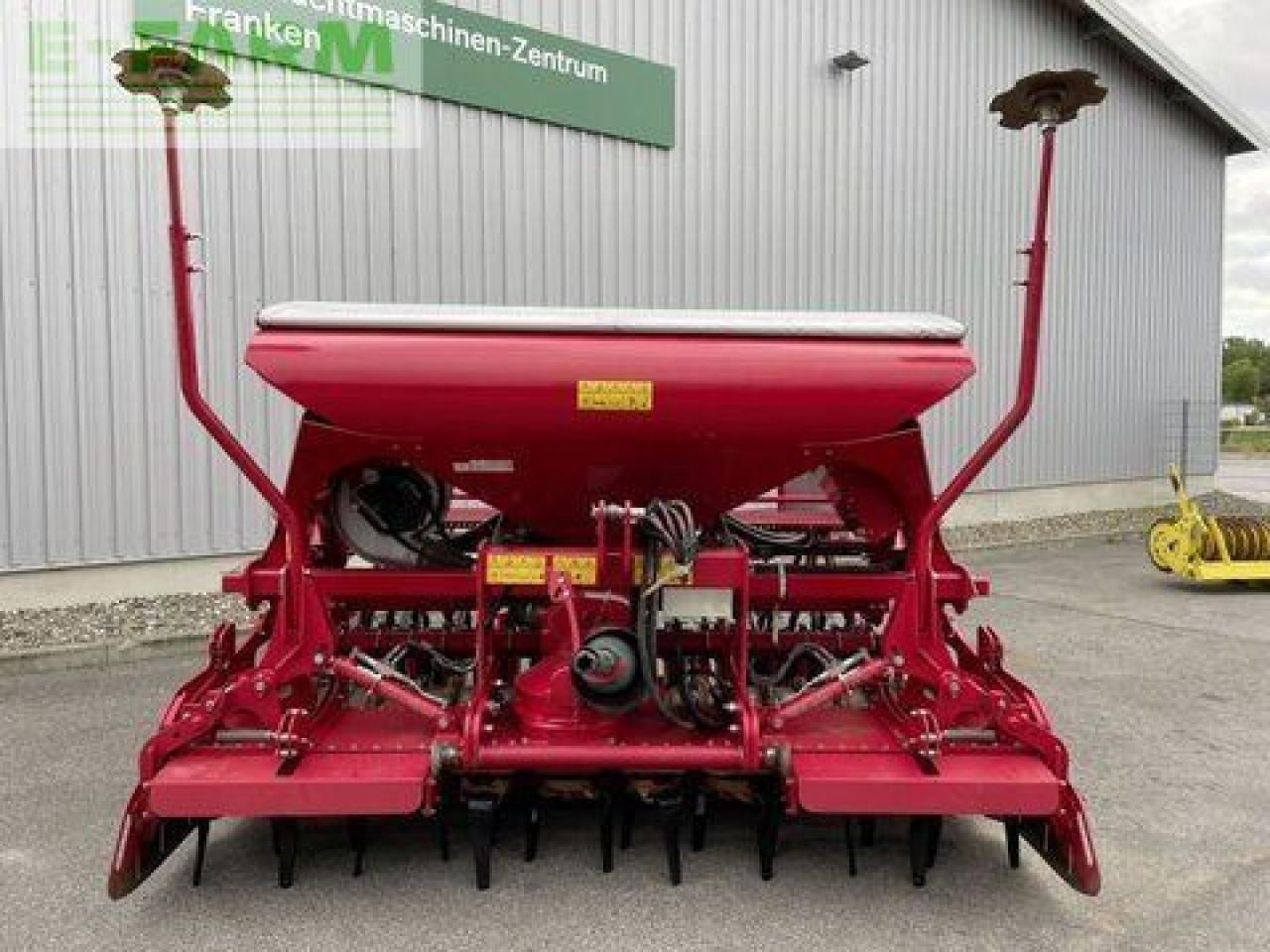 Horsch express 3 kr - Szemenkénti vetőgép: 3 kép. Horsch express 3 kr - Szemenkénti vetőgép: 3 kép.
