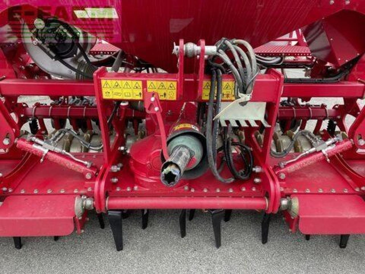 Horsch express 3 kr - Szemenkénti vetőgép: 4 kép. Horsch express 3 kr - Szemenkénti vetőgép: 4 kép.