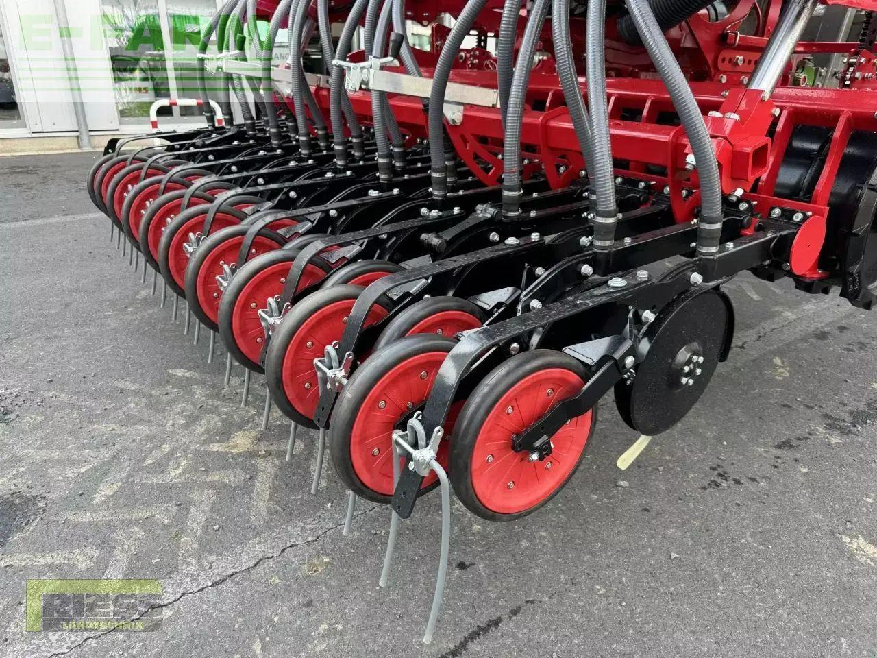 Horsch express 3 kr - Kombinált vetőgép: 5 kép. Horsch express 3 kr - Kombinált vetőgép: 5 kép.