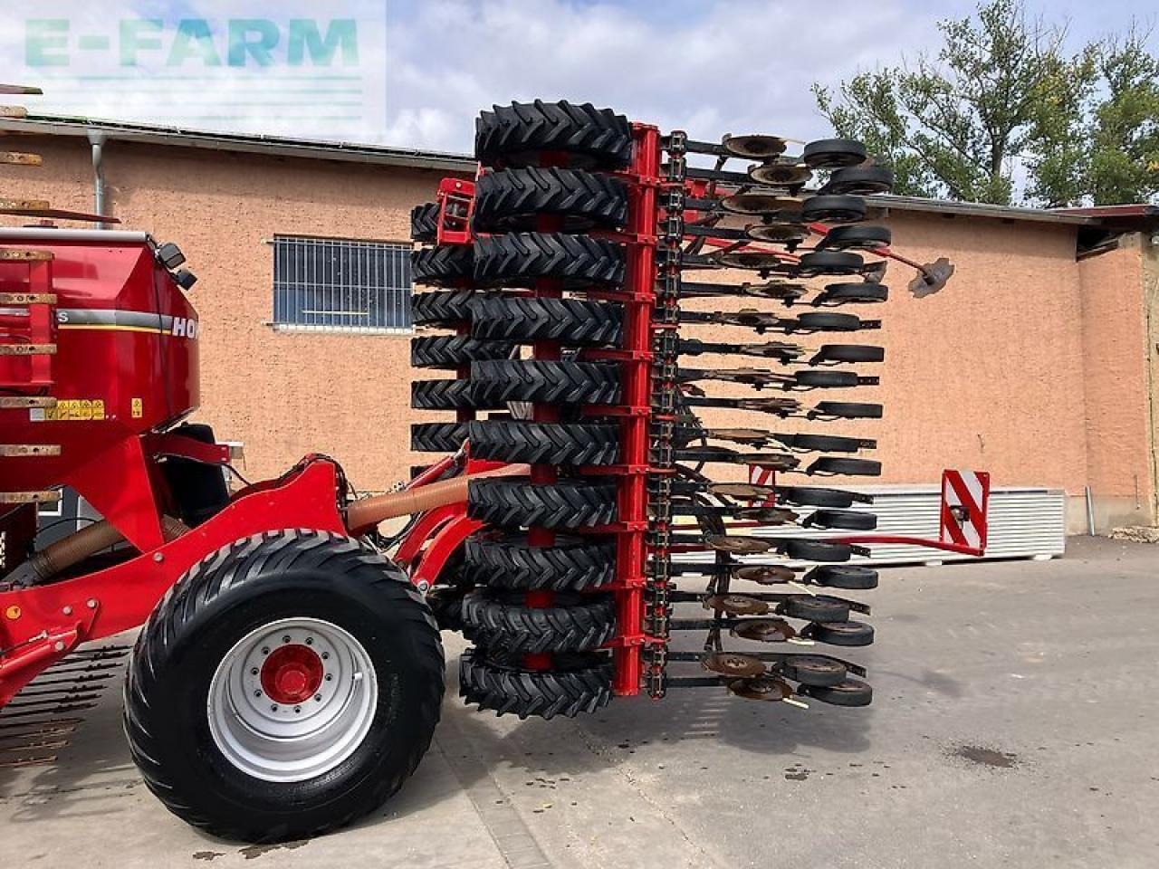 Horsch pronto 6 as *mit saatflusskontrolle* - Szemenkénti vetőgép: 4 kép. Horsch pronto 6 as *mit saatflusskontrolle* - Szemenkénti vetőgép: 4 kép.