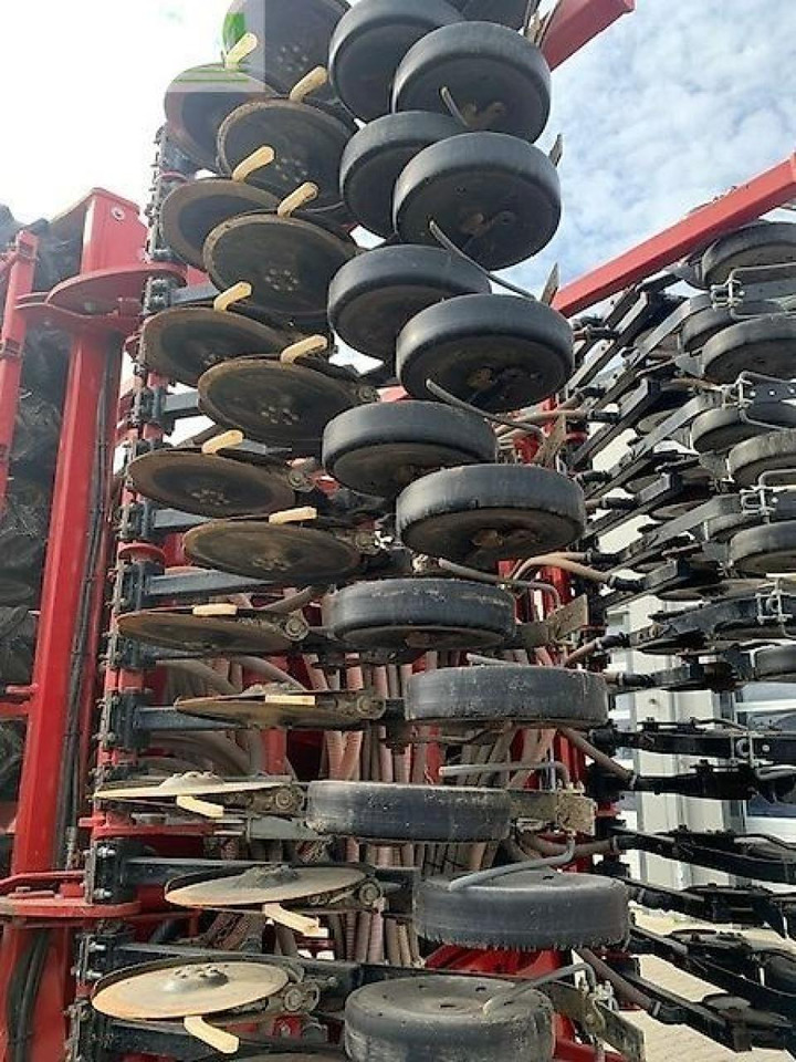 Horsch pronto 8 dc - Szemenkénti vetőgép: 5 kép. Horsch pronto 8 dc - Szemenkénti vetőgép: 5 kép.