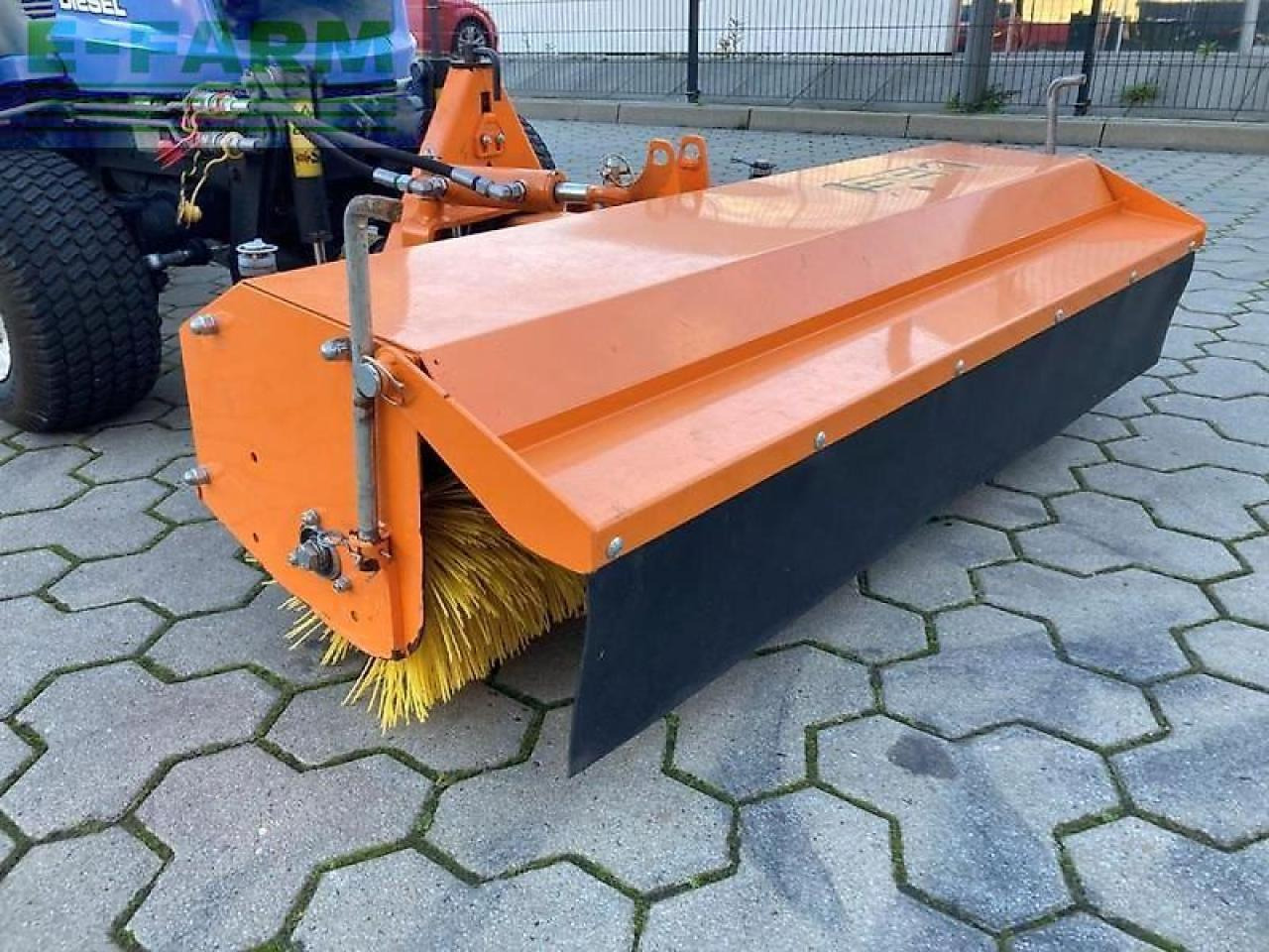 Iseki tgx 237 kehrmaschine, sichermäher - Traktor: 2 kép. Iseki tgx 237 kehrmaschine, sichermäher - Traktor: 2 kép.