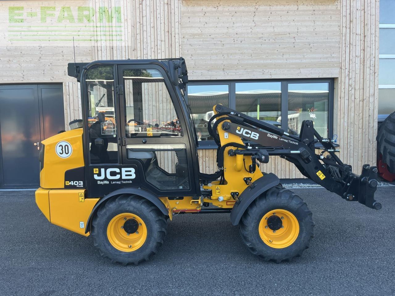 JCB 403 agri plus - Minikotró: 2 kép. JCB 403 agri plus - Minikotró: 2 kép.