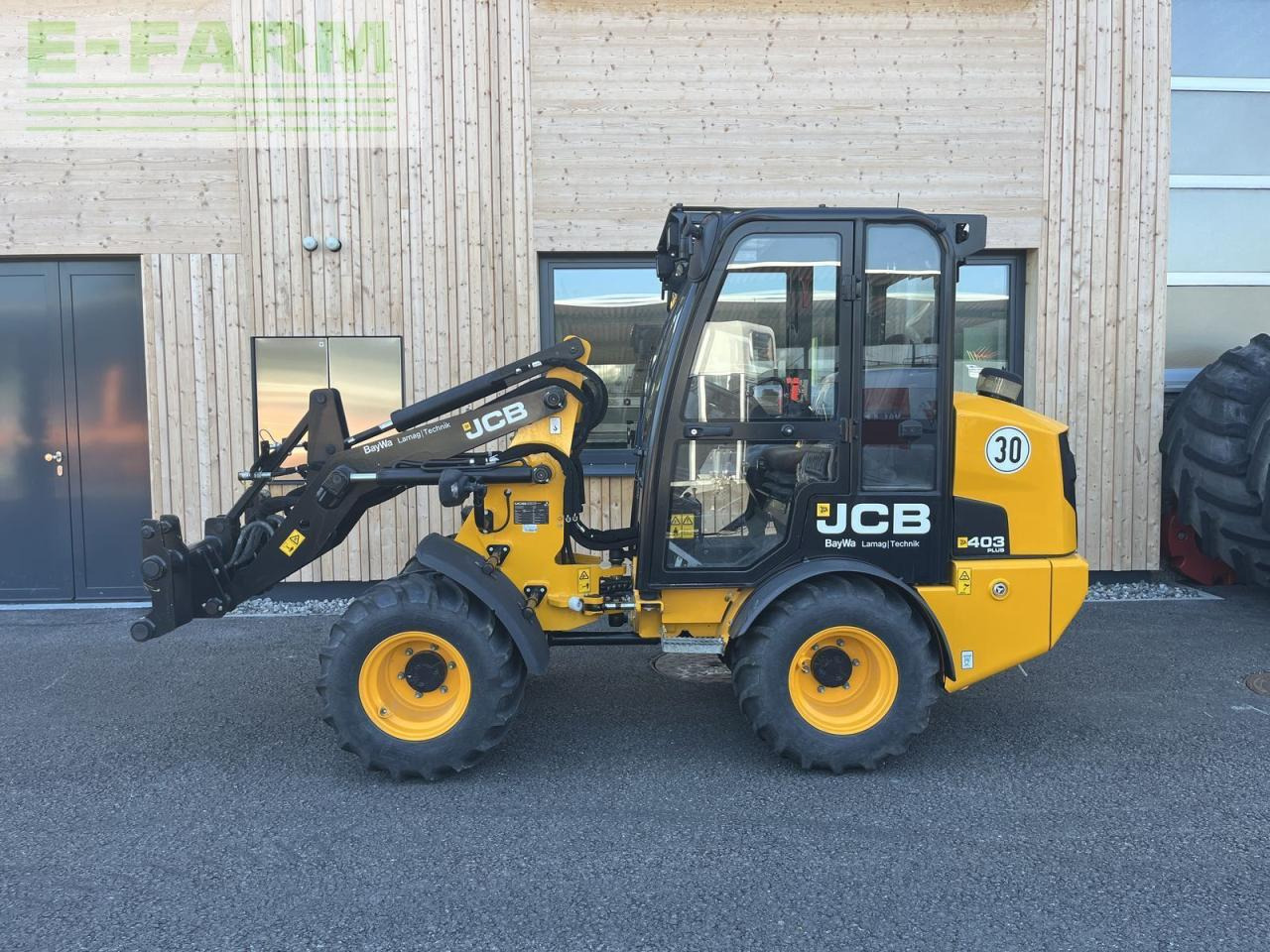JCB 403 agri plus - Minikotró: 1 kép. JCB 403 agri plus - Minikotró: 1 kép.