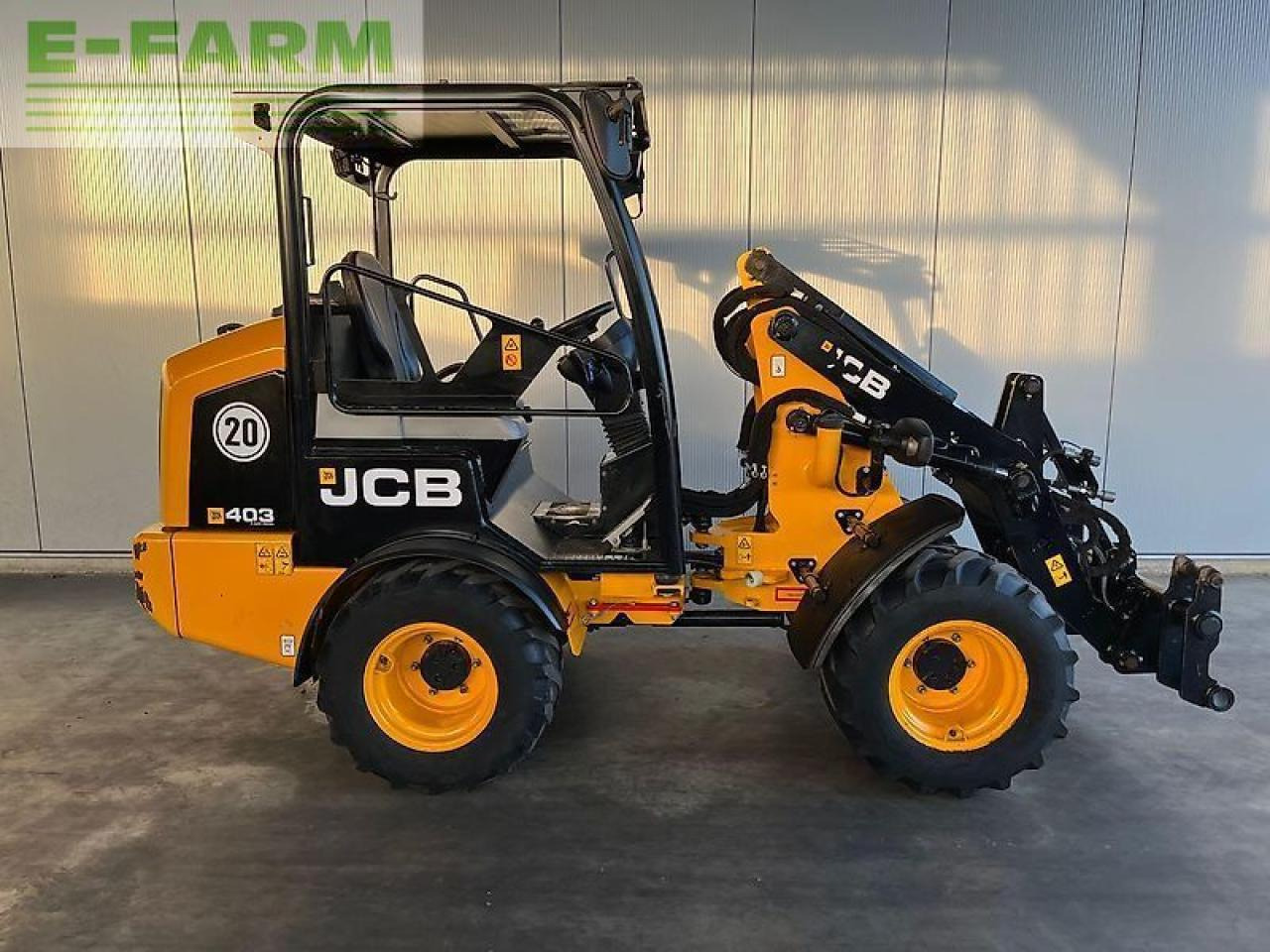 JCB 403 agri schutzdach - Minikotró: 1 kép. JCB 403 agri schutzdach - Minikotró: 1 kép.