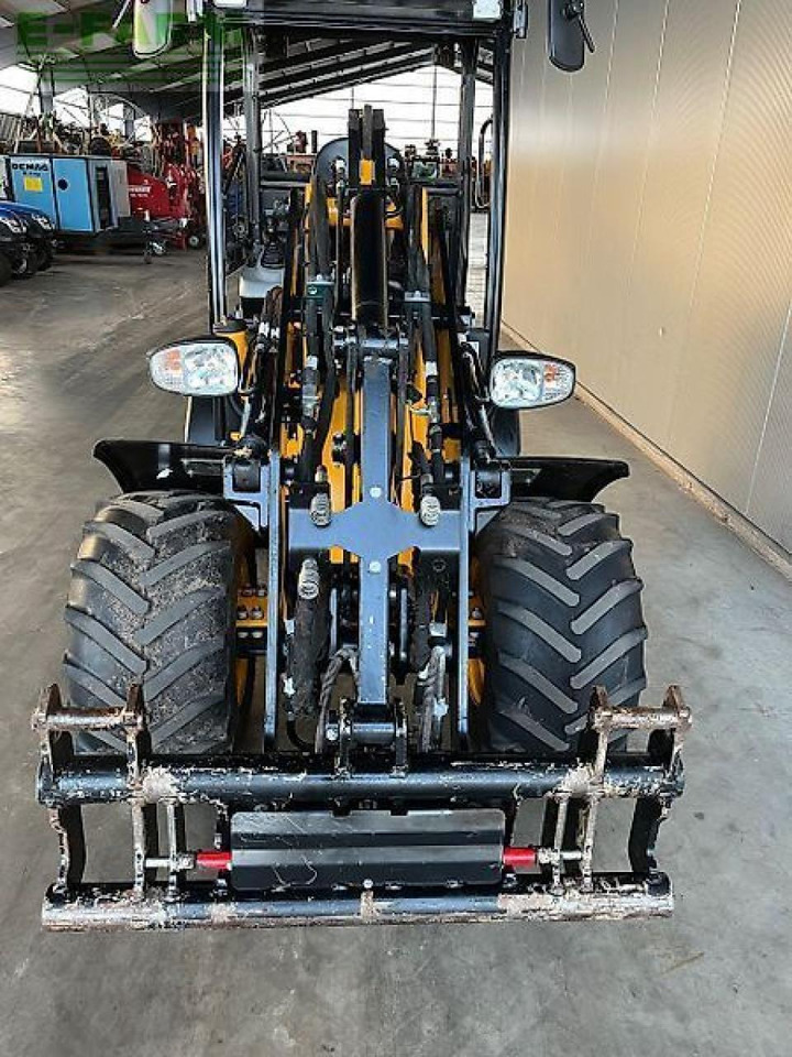 JCB 403 agri schutzdach - Minikotró: 4 kép. JCB 403 agri schutzdach - Minikotró: 4 kép.