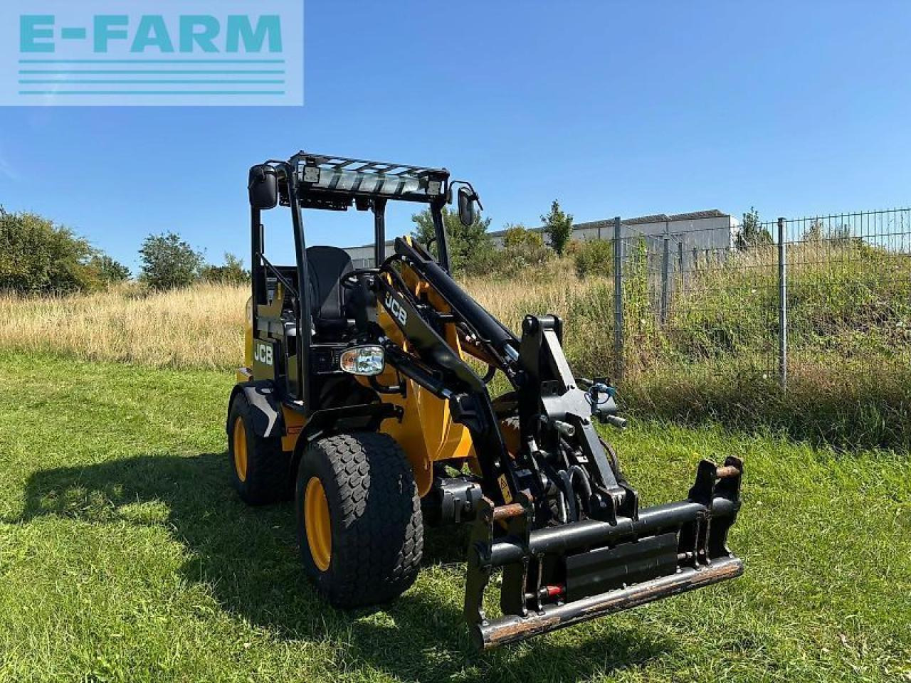 JCB 403 plus mit fahrerschutzdach - Minikotró: 4 kép. JCB 403 plus mit fahrerschutzdach - Minikotró: 4 kép.