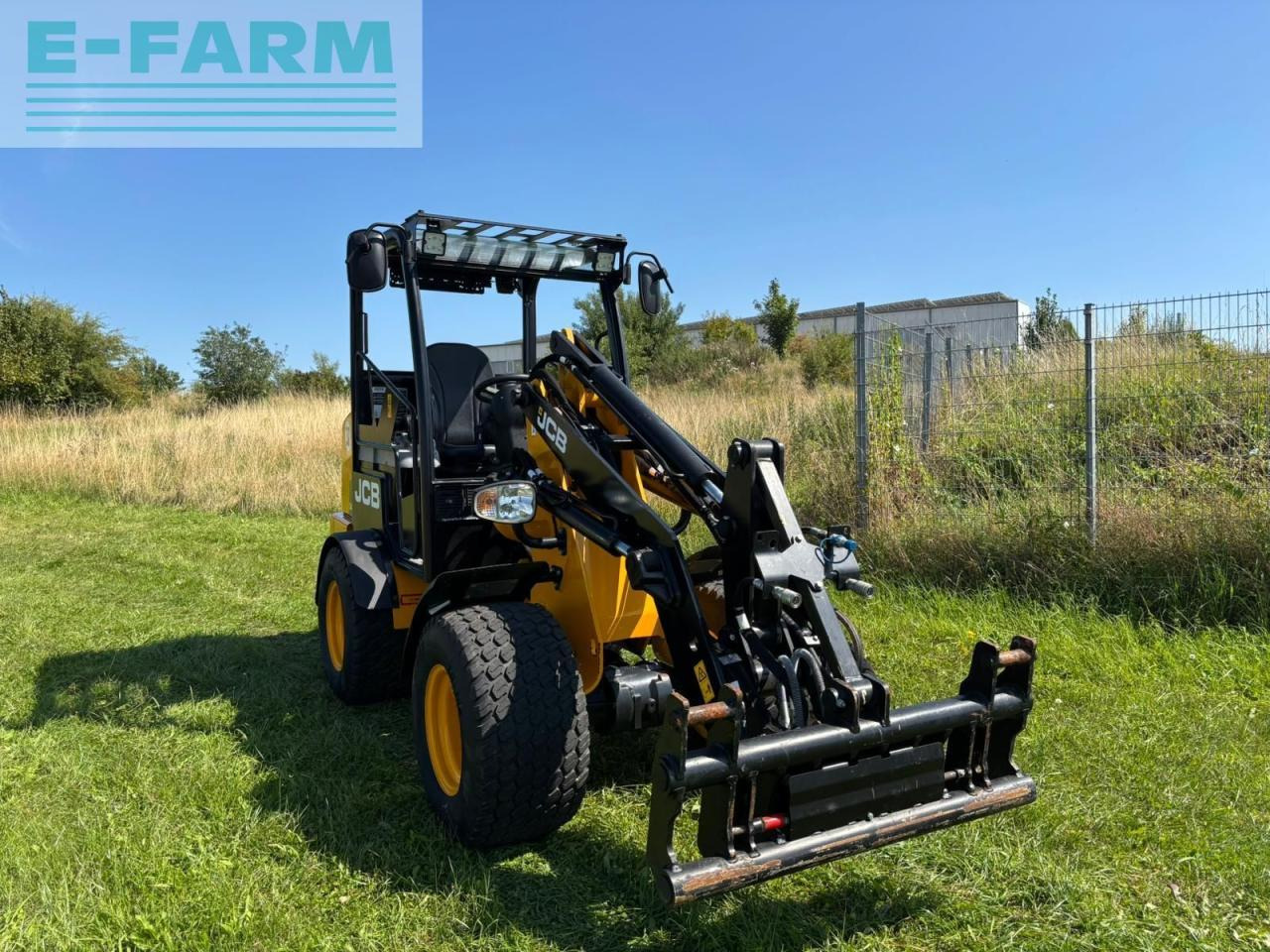 JCB 403 plus mit fahrerschutzdach - Minikotró: 4 kép. JCB 403 plus mit fahrerschutzdach - Minikotró: 4 kép.