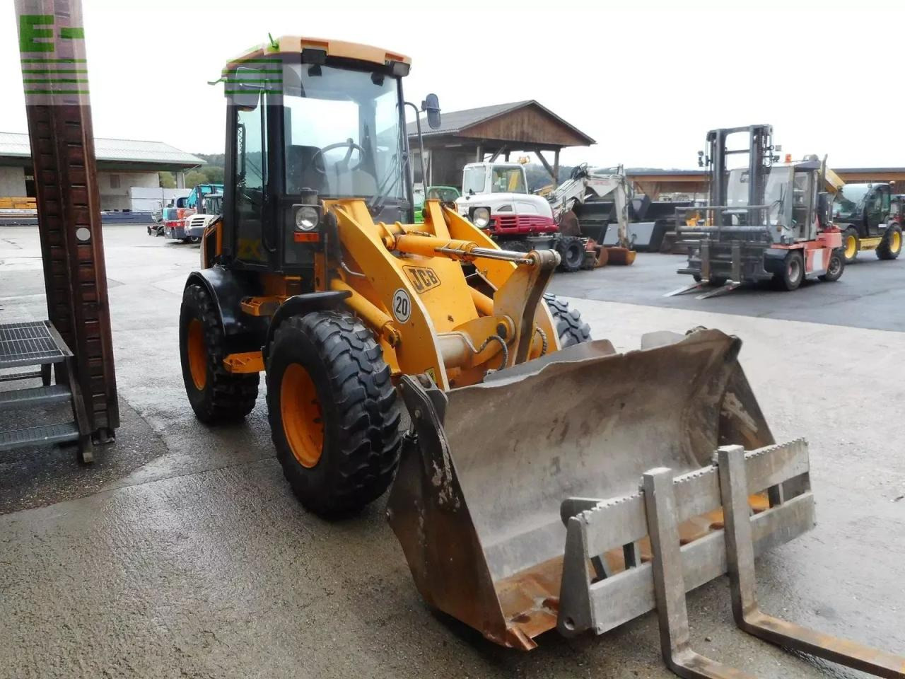 JCB 407 ( 5.400kg ) mit schaufel + gabel - Minikotró: 5 kép. JCB 407 ( 5.400kg ) mit schaufel + gabel - Minikotró: 5 kép.