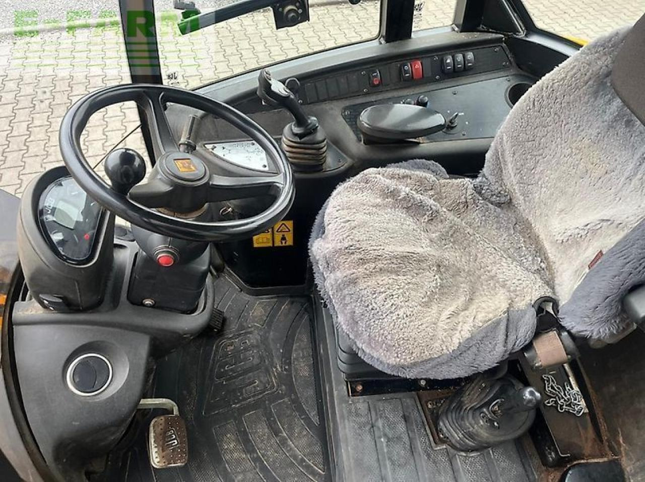 JCB 407 - Minikotró: 5 kép. JCB 407 - Minikotró: 5 kép.