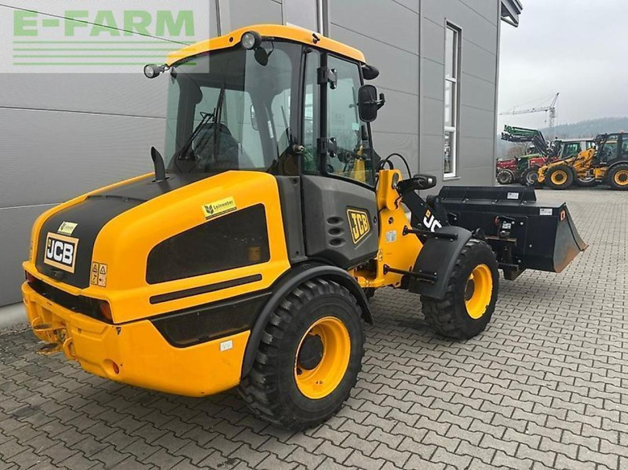 JCB 407 - Minikotró: 3 kép. JCB 407 - Minikotró: 3 kép.