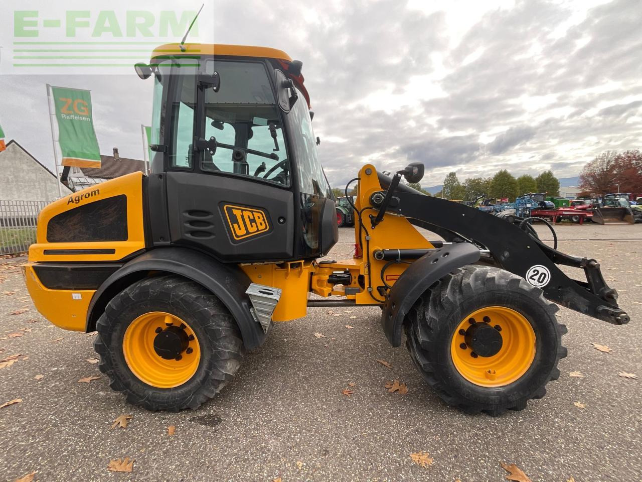 JCB 409 - Minikotró: 4 kép. JCB 409 - Minikotró: 4 kép.