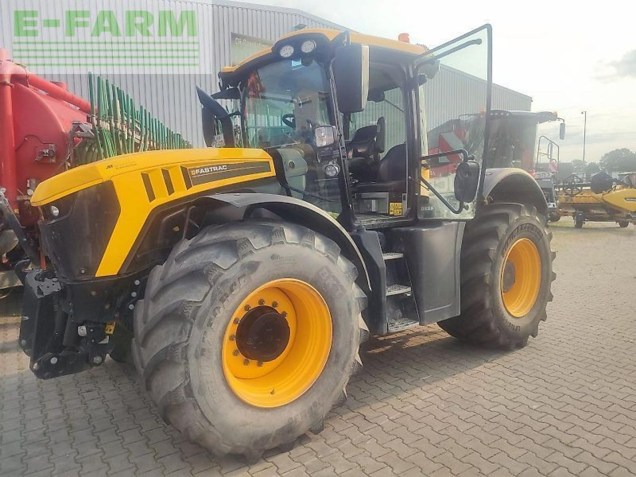 JCB 4220 fastrac - Traktor: 4 kép. JCB 4220 fastrac - Traktor: 4 kép.