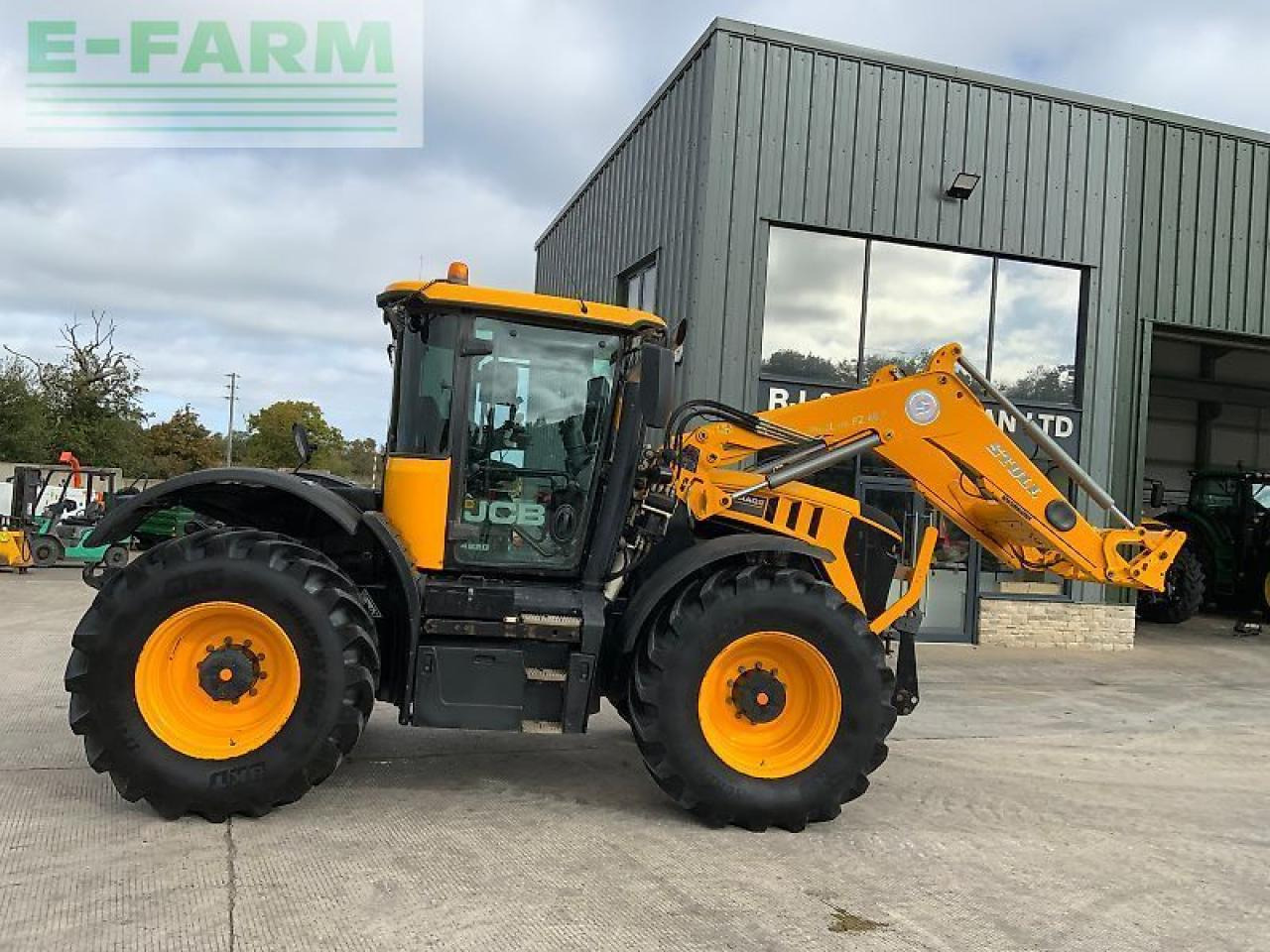JCB 4220 fastrac (st24632) - Traktor: 2 kép. JCB 4220 fastrac (st24632) - Traktor: 2 kép.
