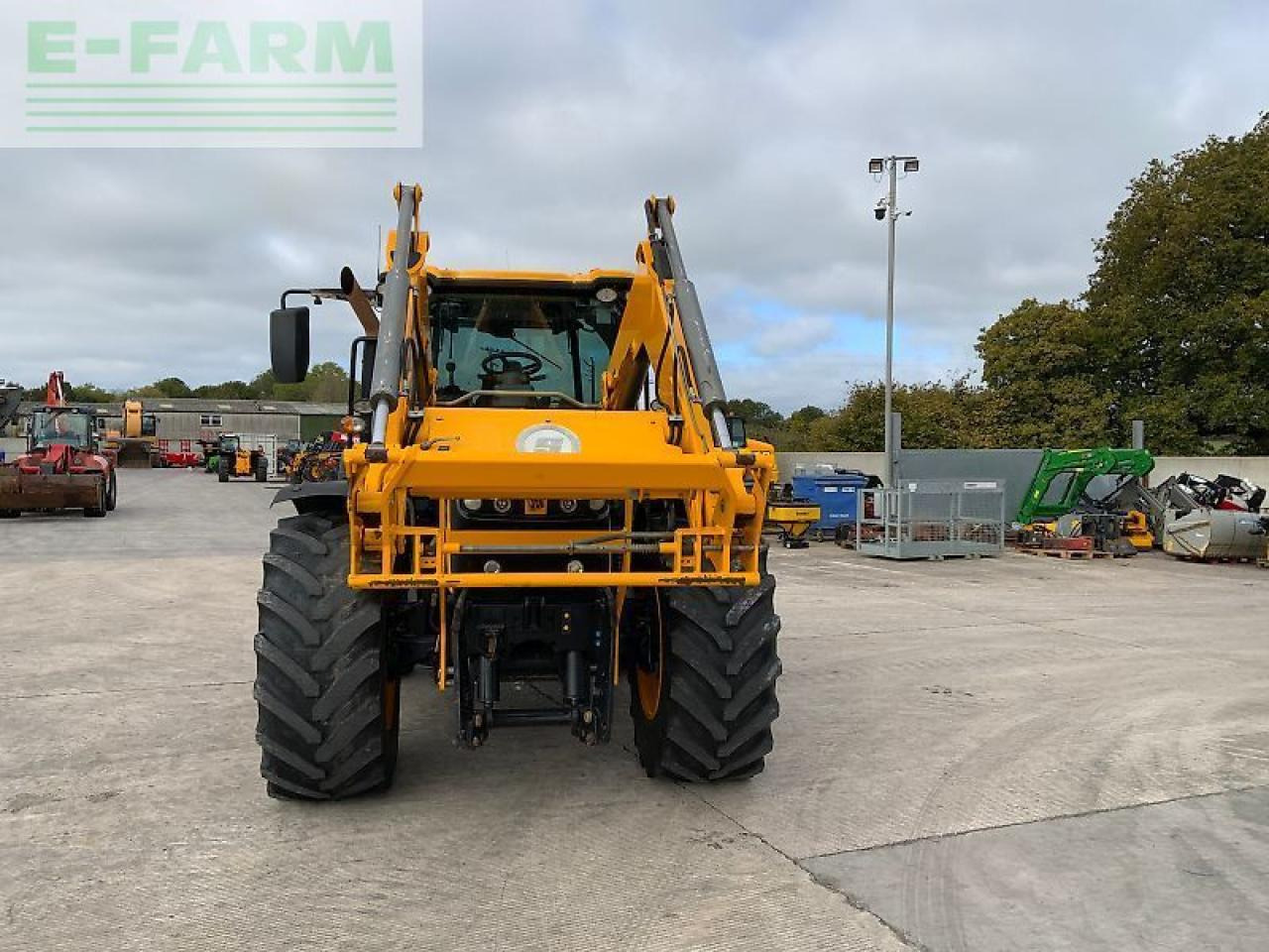 JCB 4220 fastrac (st24632) - Traktor: 4 kép. JCB 4220 fastrac (st24632) - Traktor: 4 kép.