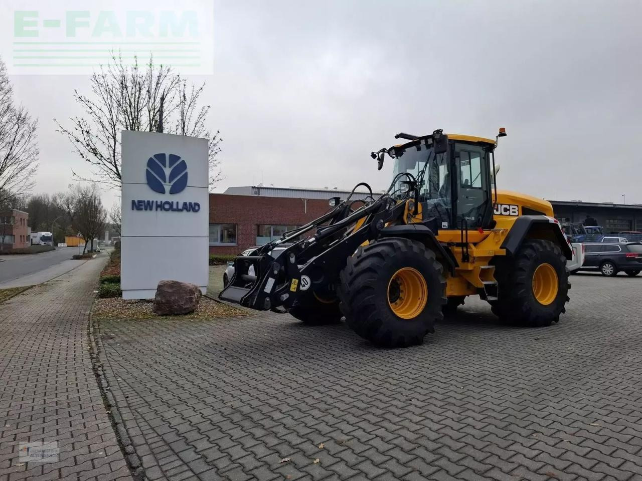 JCB 427 agri - Minikotró: 2 kép. JCB 427 agri - Minikotró: 2 kép.