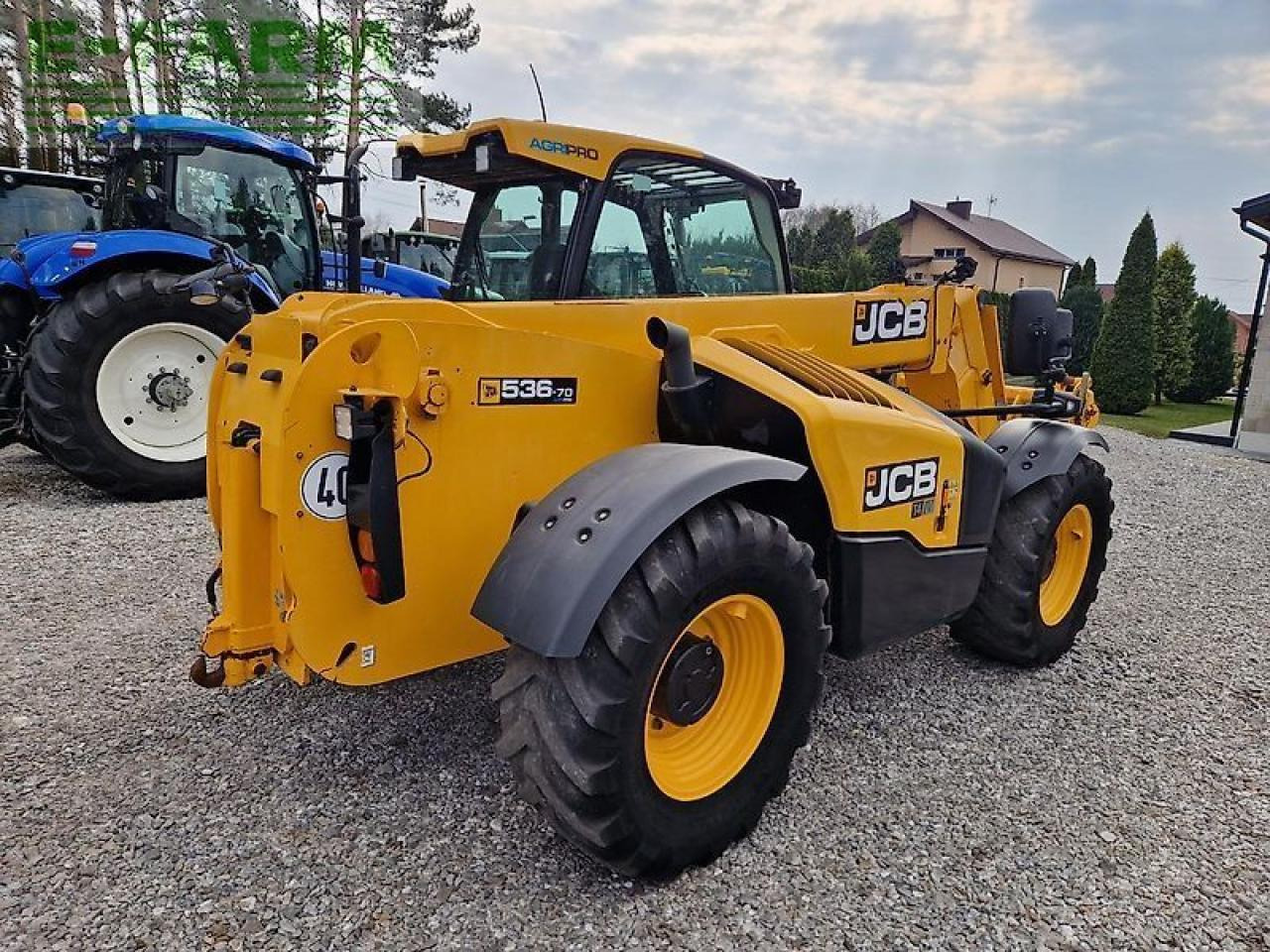 JCB 536-70 agripro - Gumikerekes homlokrakodó: 4 kép. JCB 536-70 agripro - Gumikerekes homlokrakodó: 4 kép.