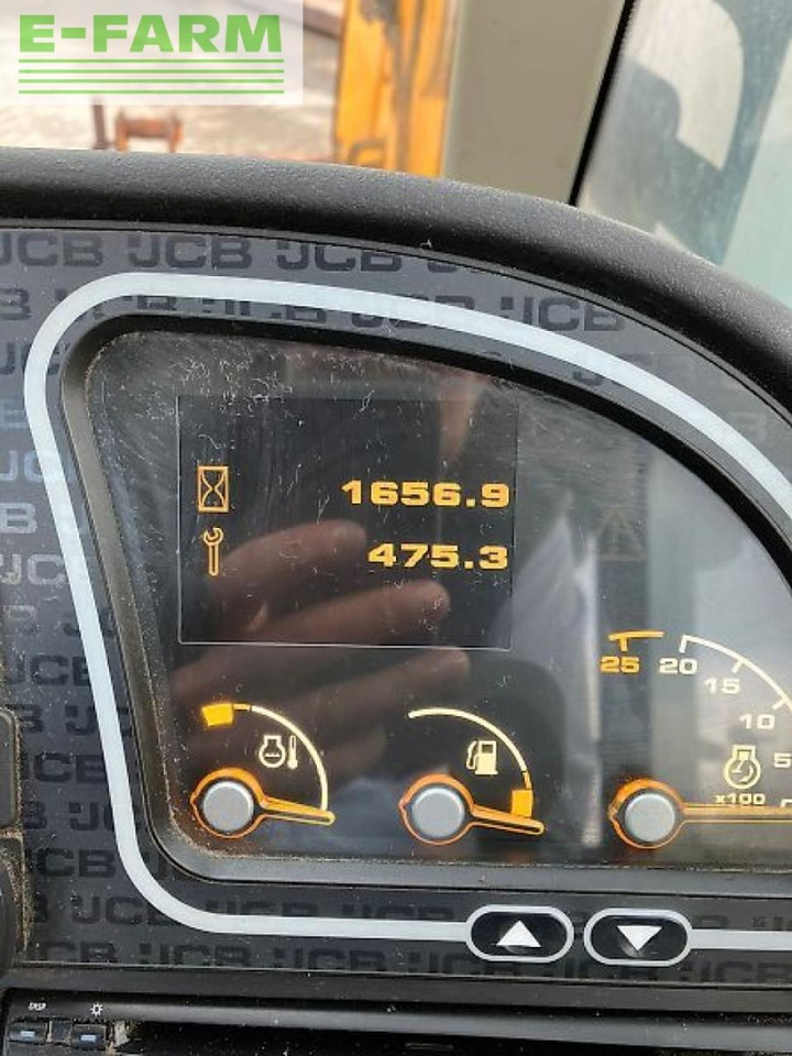 JCB 541-70 - Minikotró: 2 kép. JCB 541-70 - Minikotró: 2 kép.