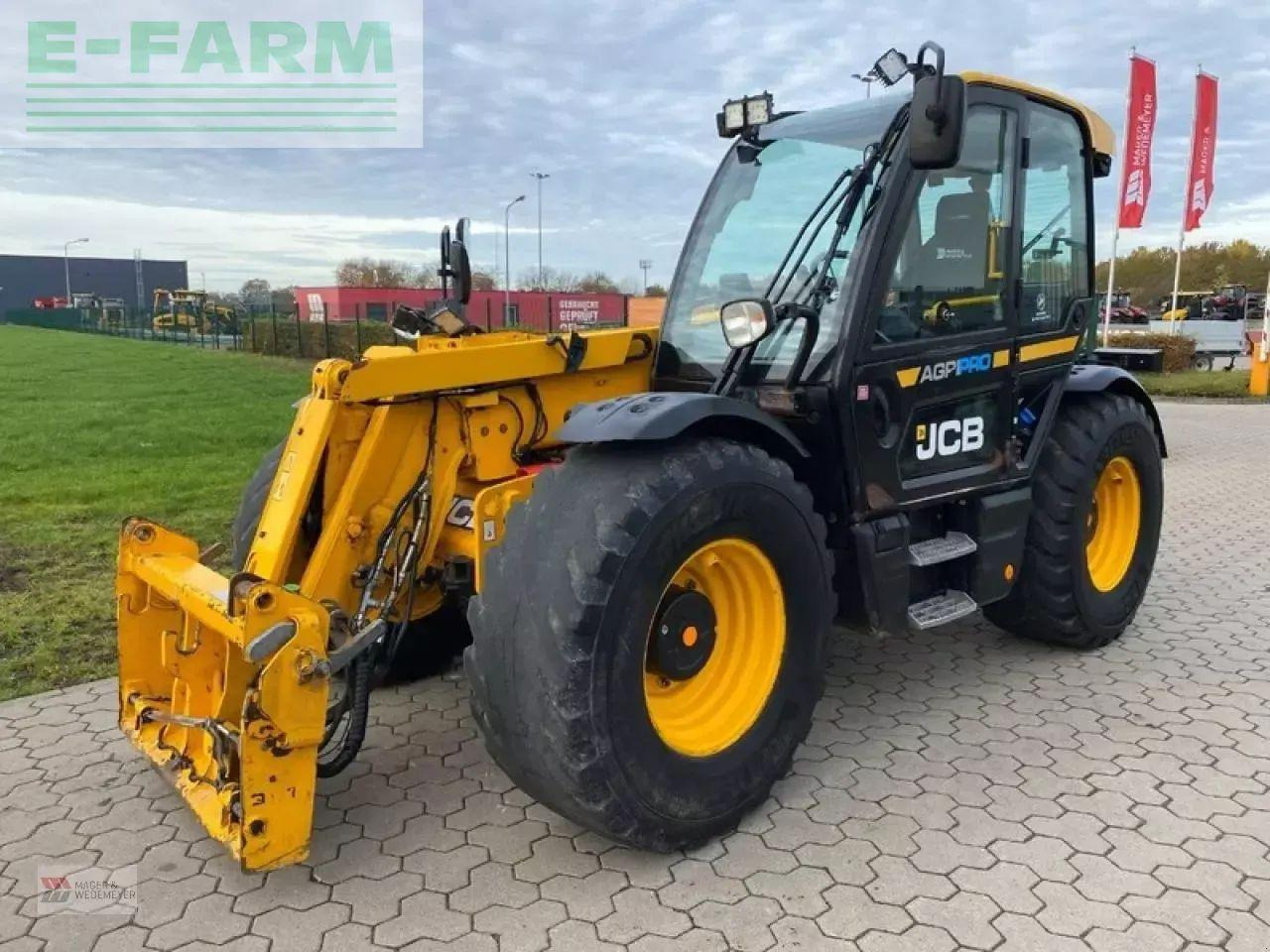 JCB 542-70 agripro - Teleszkópos rakodó: 1 kép. JCB 542-70 agripro - Teleszkópos rakodó: 1 kép.
