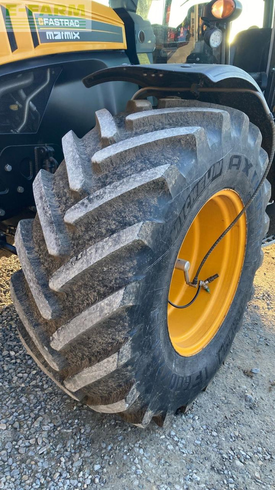 Traktor JCB Fastrac 4220: 8 kép.