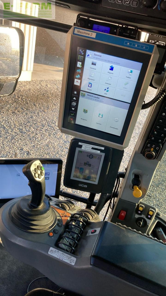 Traktor JCB Fastrac 4220: 23 kép.