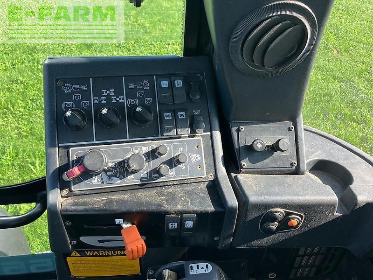 Traktor JCB fastrac 2155 4ws traktor 200ps gebraucht bj 2008: 10 kép.