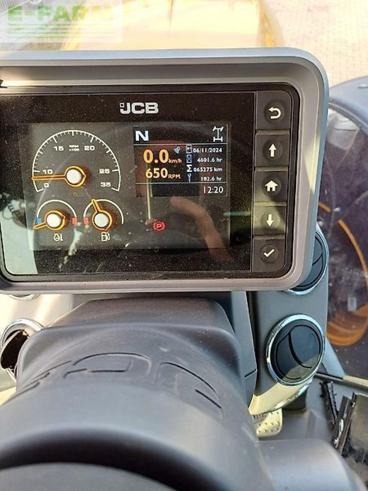 JCB fastrac 4220 - Traktor: 5 kép. JCB fastrac 4220 - Traktor: 5 kép.