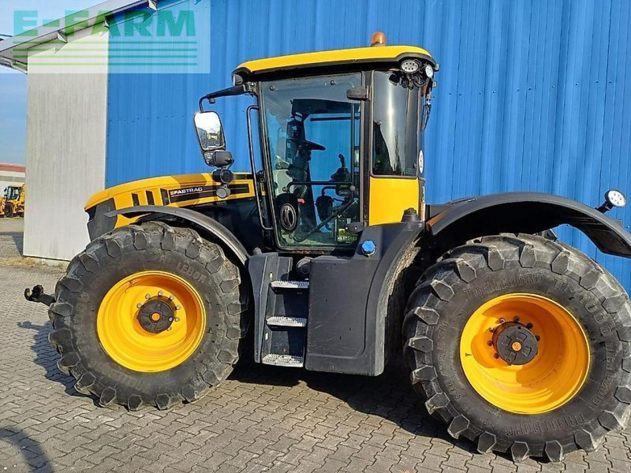 JCB fastrac 4220 - Traktor: 3 kép. JCB fastrac 4220 - Traktor: 3 kép.