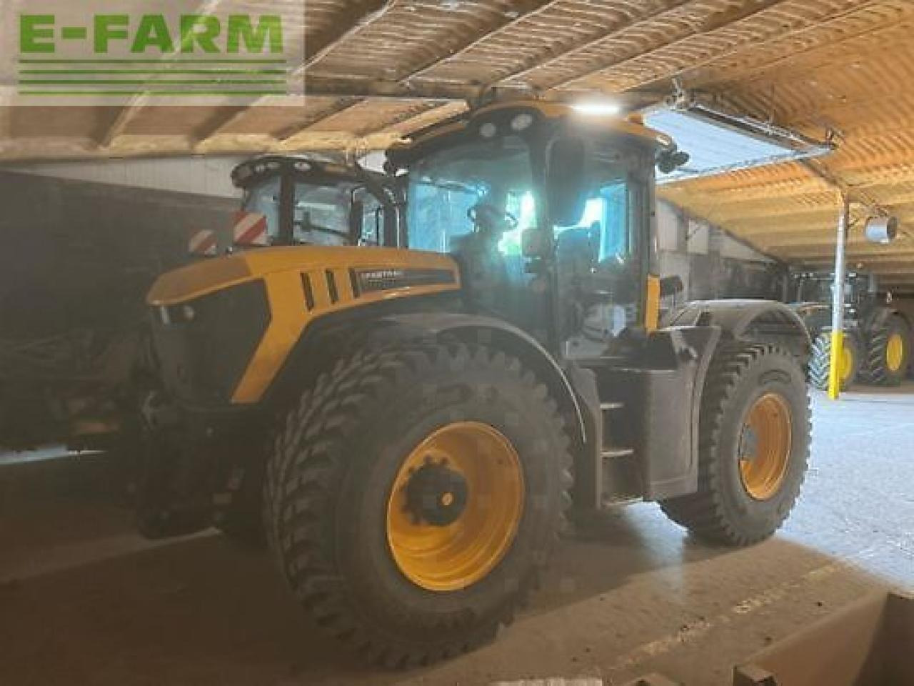 JCB fastrac 4220 - Traktor: 1 kép. JCB fastrac 4220 - Traktor: 1 kép.