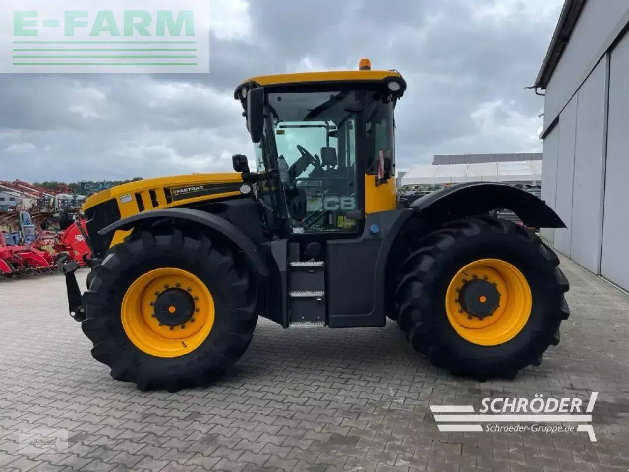 JCB fastrac 4220 - Traktor: 4 kép. JCB fastrac 4220 - Traktor: 4 kép.