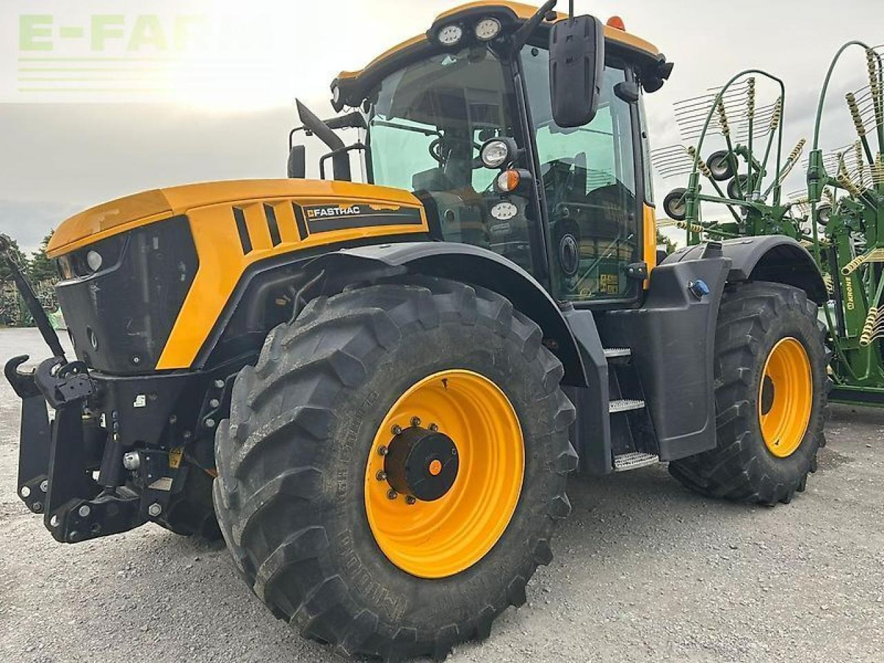 JCB fastrac 4220 - Traktor: 1 kép. JCB fastrac 4220 - Traktor: 1 kép.