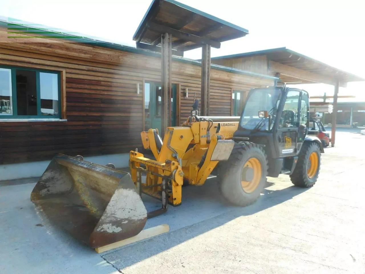JCB jcb 533-105 ( 3,3t - 10,5m ) - Teleszkópos rakodó: 2 kép. JCB jcb 533-105 ( 3,3t - 10,5m ) - Teleszkópos rakodó: 2 kép.