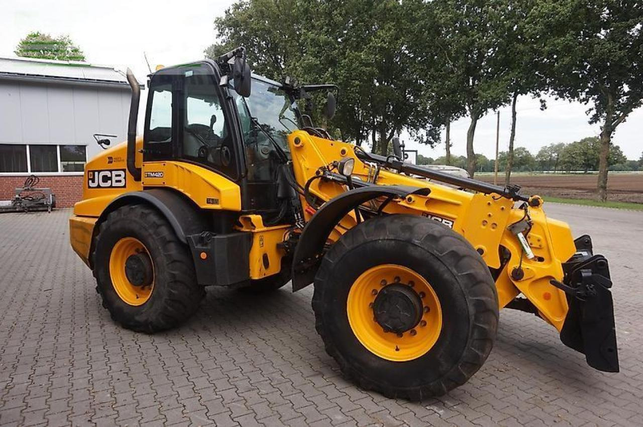 JCB jcb tm 420 teleskopradlader - Minikotró: 2 kép. JCB jcb tm 420 teleskopradlader - Minikotró: 2 kép.