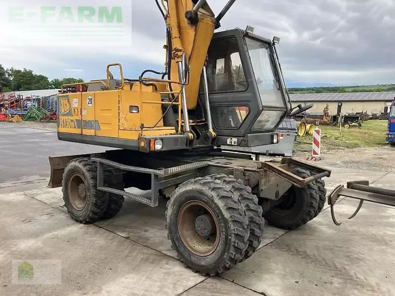 JCB js 130 w - Gumikerekes kotró: 5 kép. JCB js 130 w - Gumikerekes kotró: 5 kép.