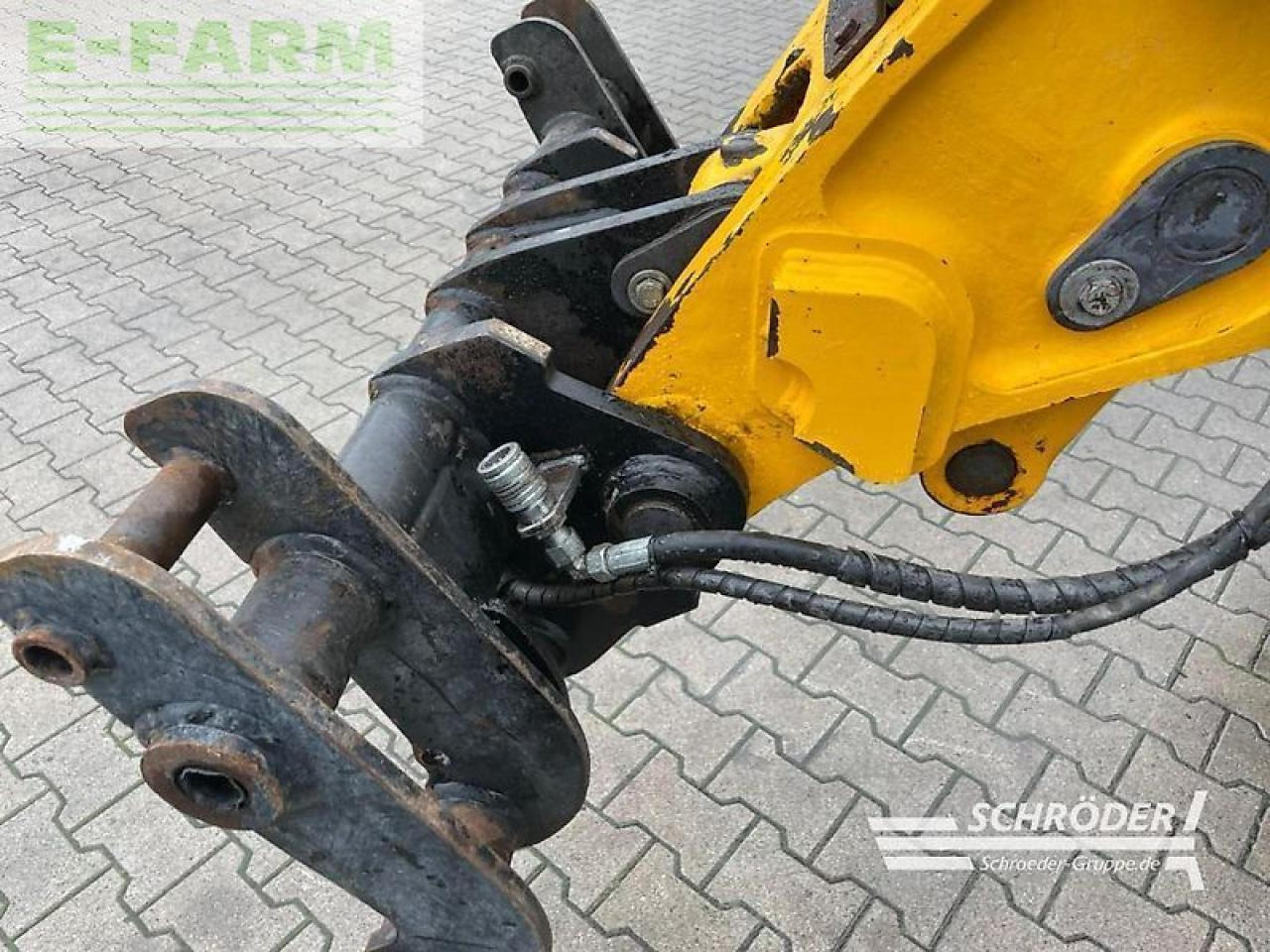 Gumikerekes homlokrakodó JCB tm 180 agri: 8 kép.