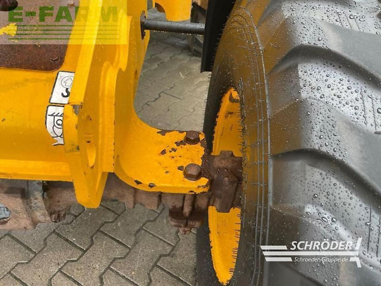 Gumikerekes homlokrakodó JCB tm 180 agri: 10 kép.