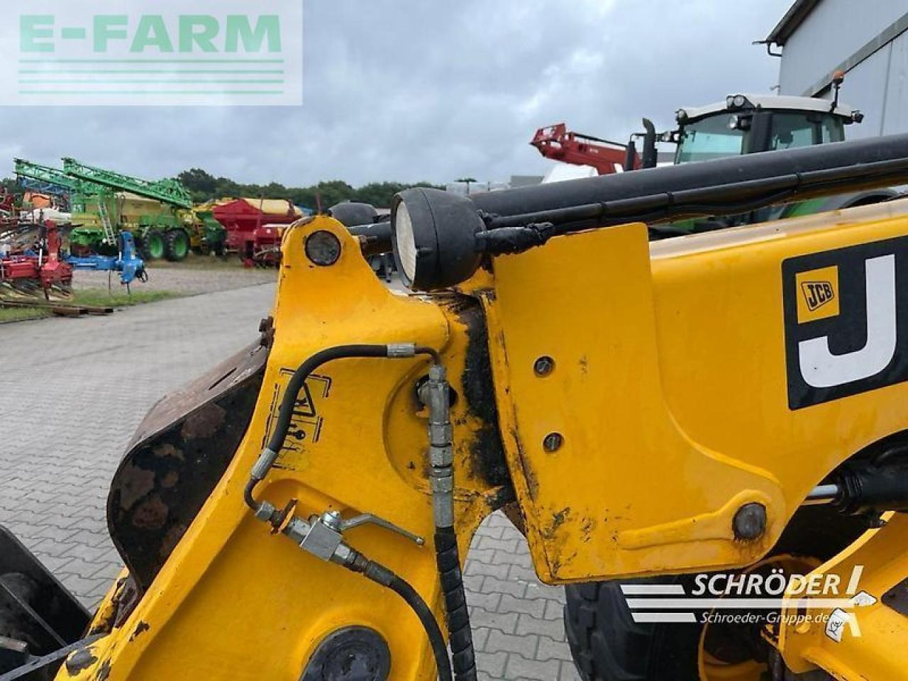 Gumikerekes homlokrakodó JCB tm 180 agri: 9 kép.