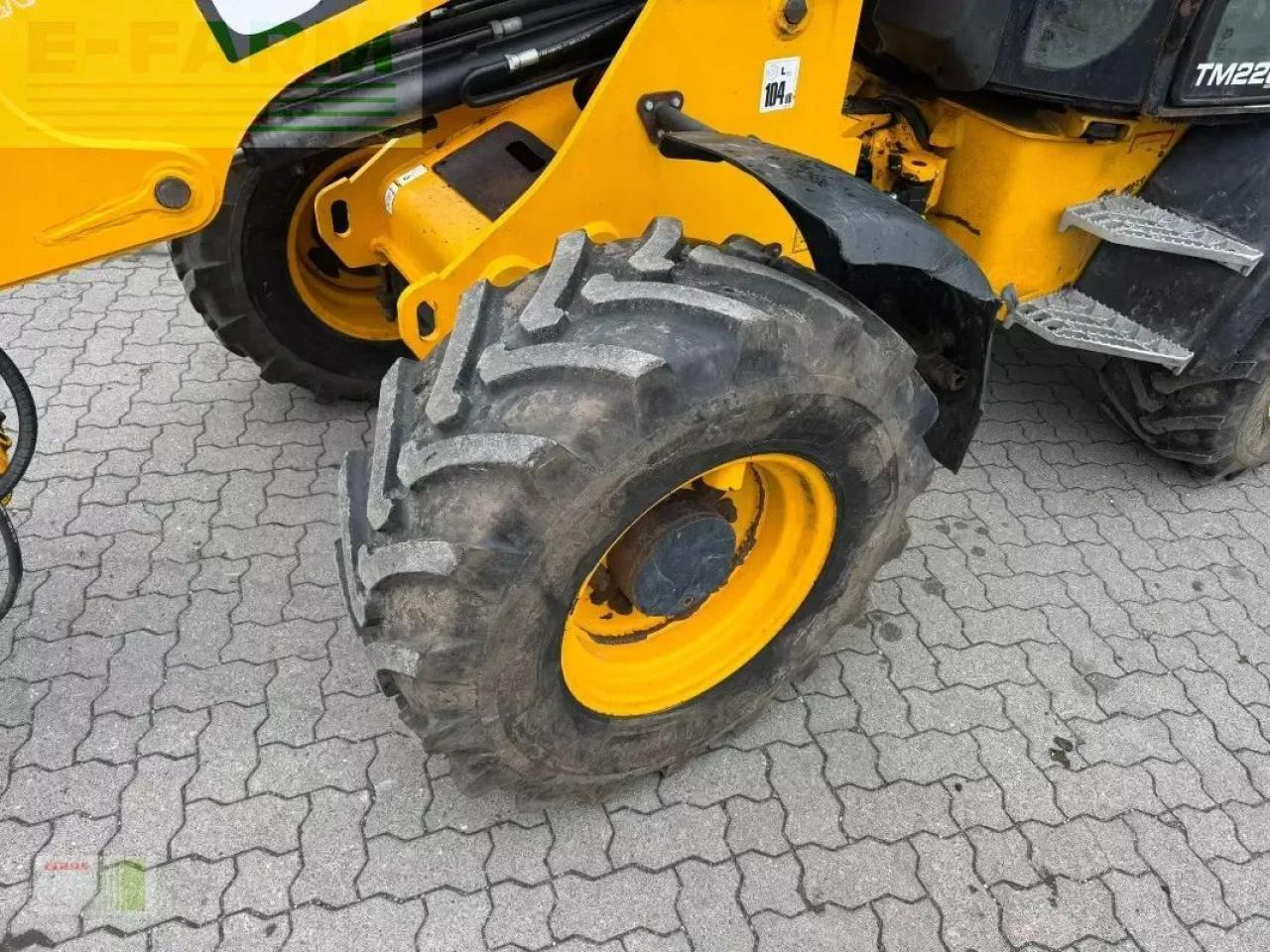 Minikotró JCB tm 220 agri tele: 6 kép.